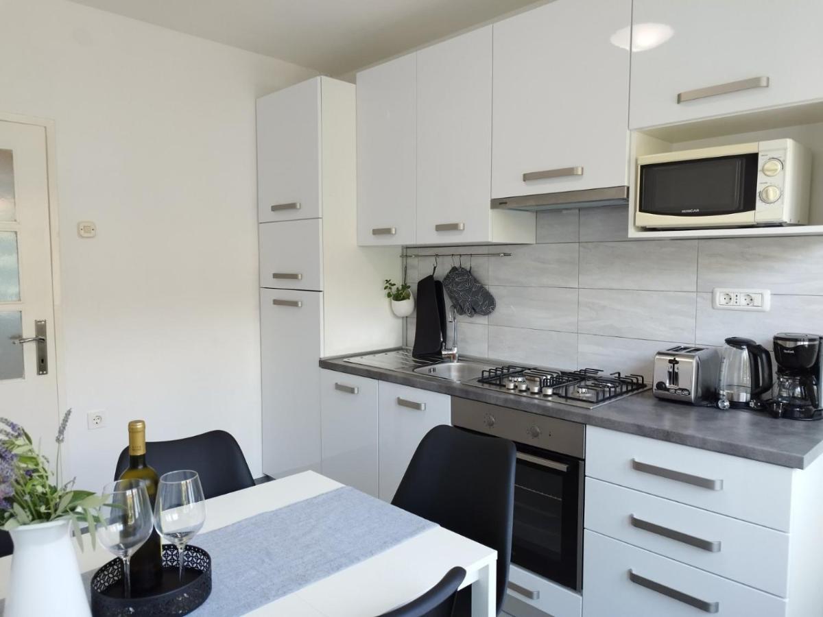 Antemma Apartment Pula Luaran gambar
